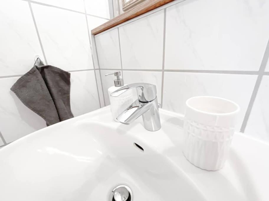 Schoene Ferienwohnung Mit Blick Ueber Stadtwald Λειψία Εξωτερικό φωτογραφία