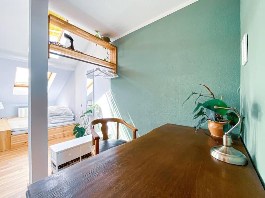 Schoene Ferienwohnung Mit Blick Ueber Stadtwald Λειψία Εξωτερικό φωτογραφία
