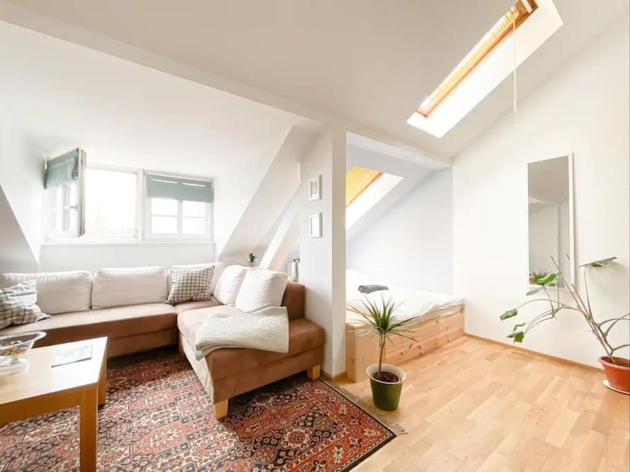 Schoene Ferienwohnung Mit Blick Ueber Stadtwald Λειψία Εξωτερικό φωτογραφία